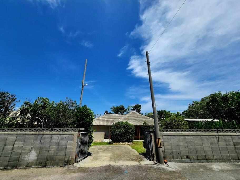 琉球古民家 蒼 Appartement Motobu Buitenkant foto