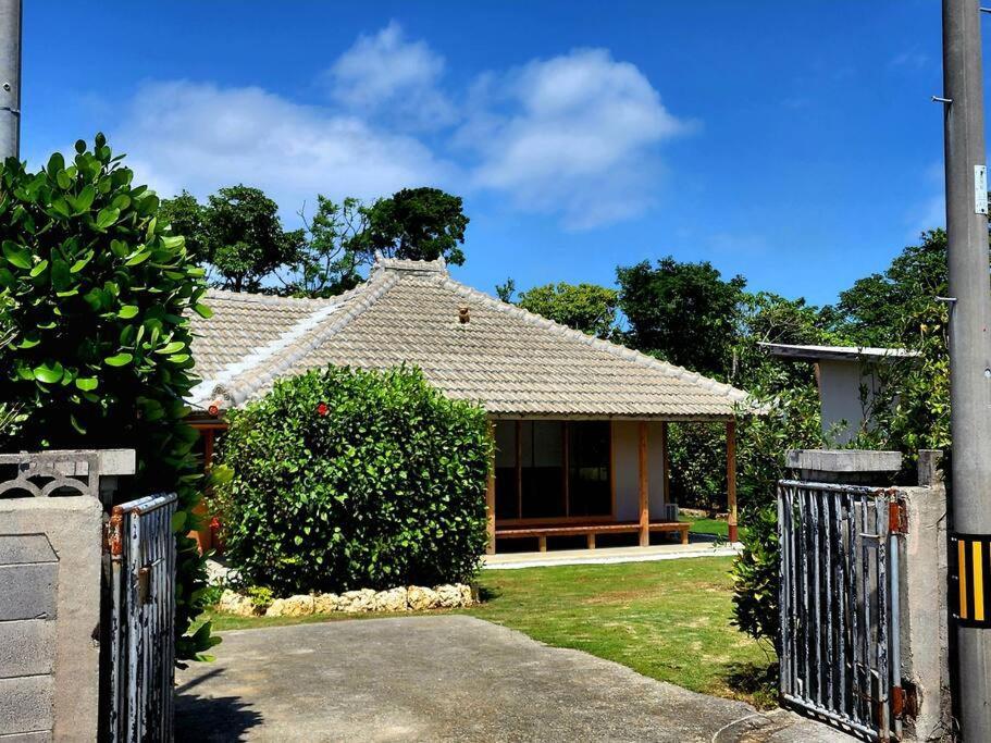 琉球古民家 蒼 Appartement Motobu Buitenkant foto